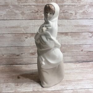 Diana Spain Figurine-Woman with Shawl